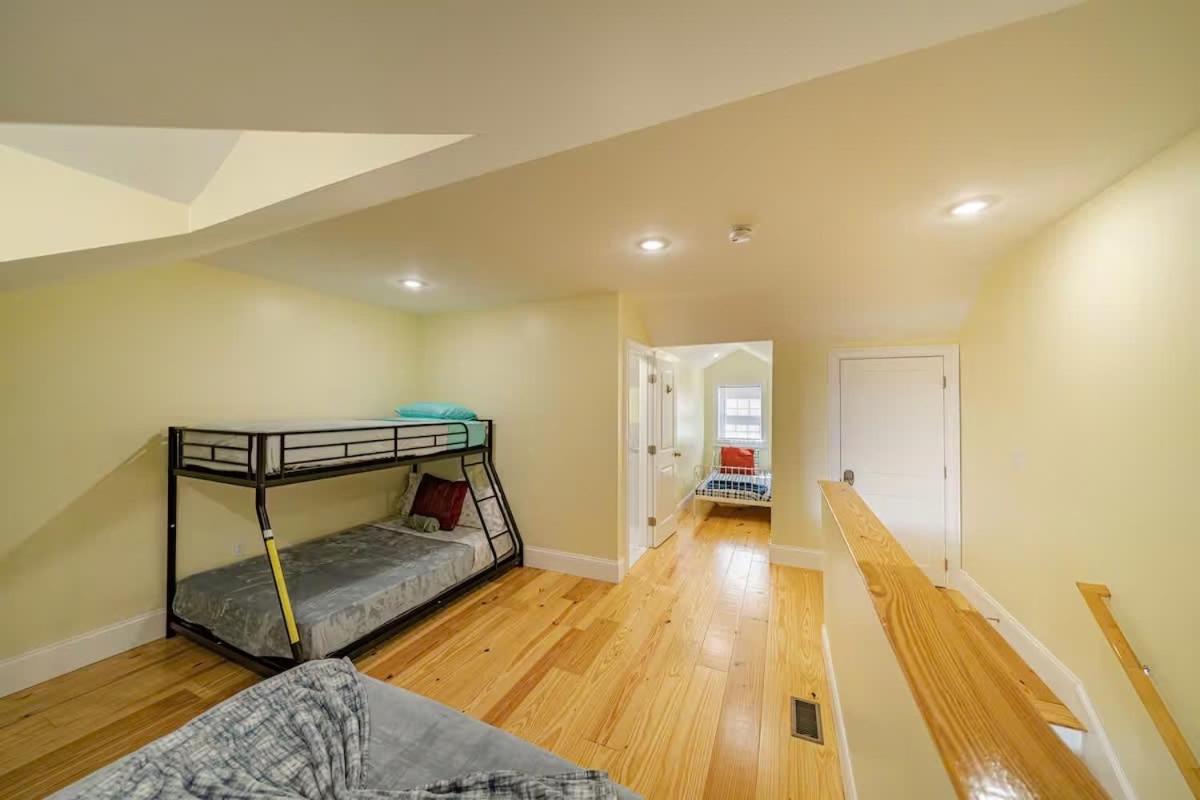Апартаменты 37 - 3Br Quincy - Cozy Townhouse Near Blue Hills Экстерьер фото