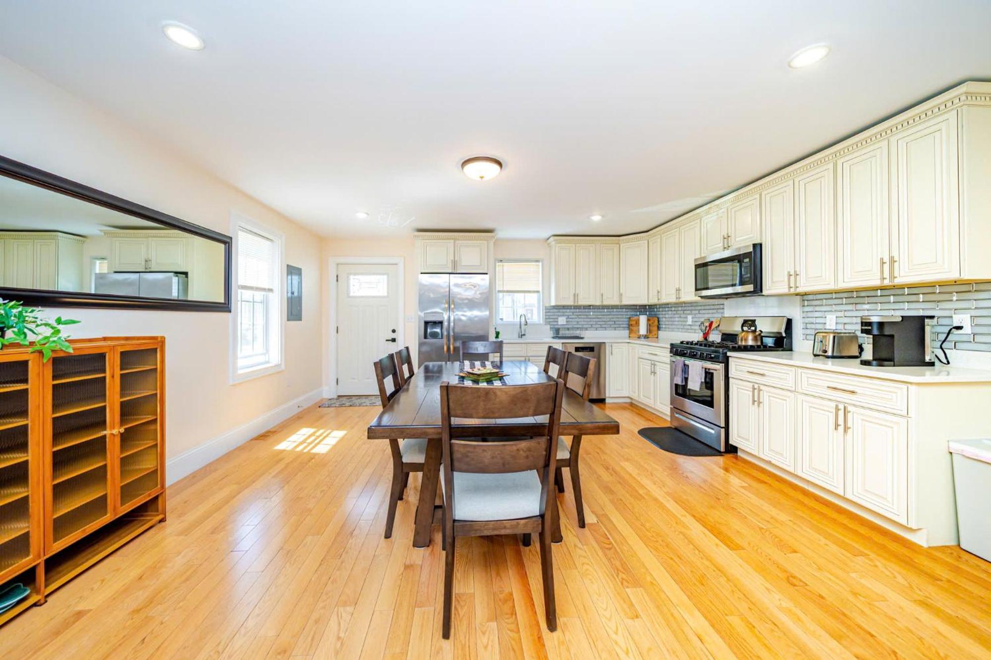 Апартаменты 37 - 3Br Quincy - Cozy Townhouse Near Blue Hills Экстерьер фото