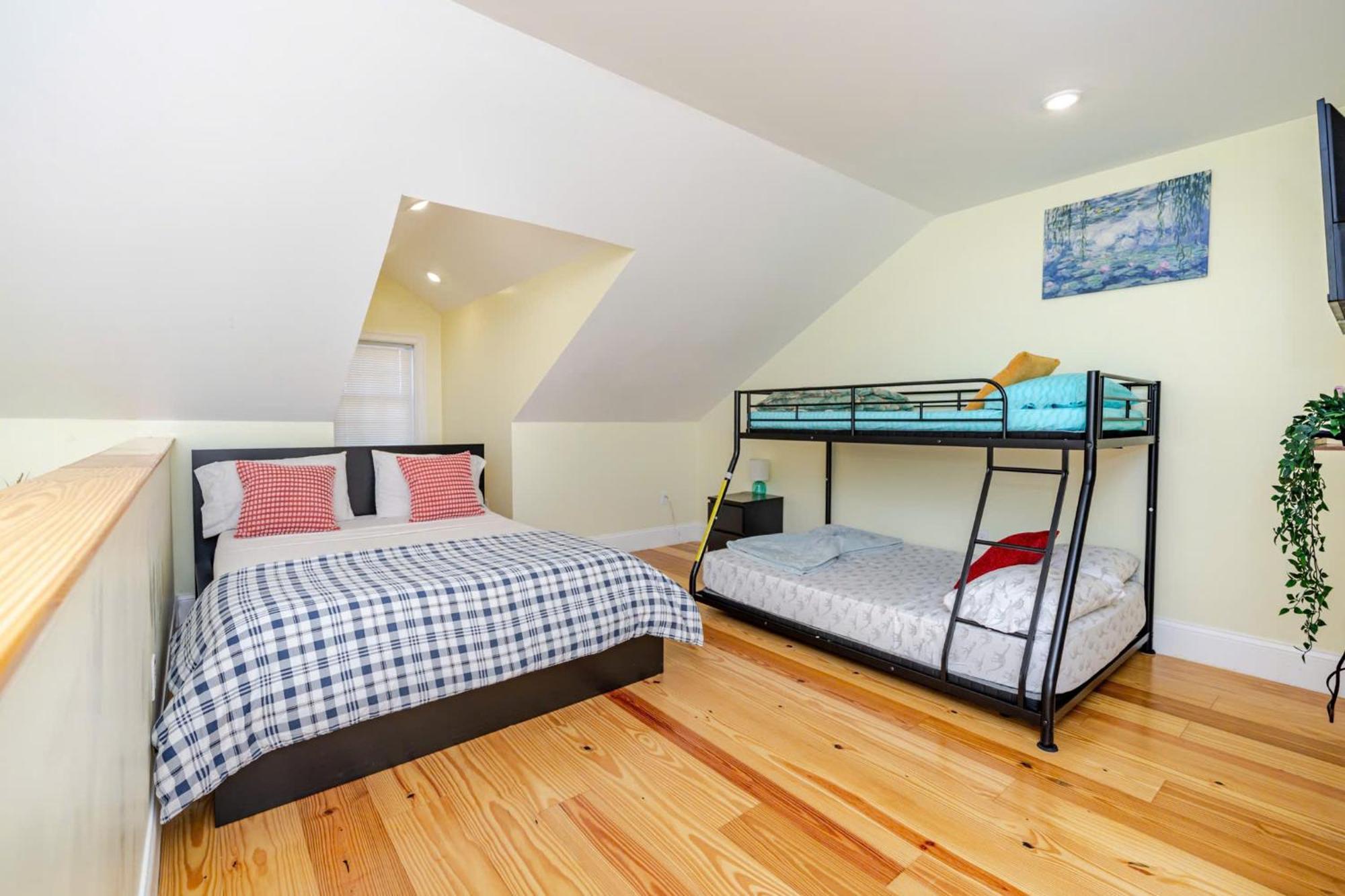 Апартаменты 37 - 3Br Quincy - Cozy Townhouse Near Blue Hills Экстерьер фото
