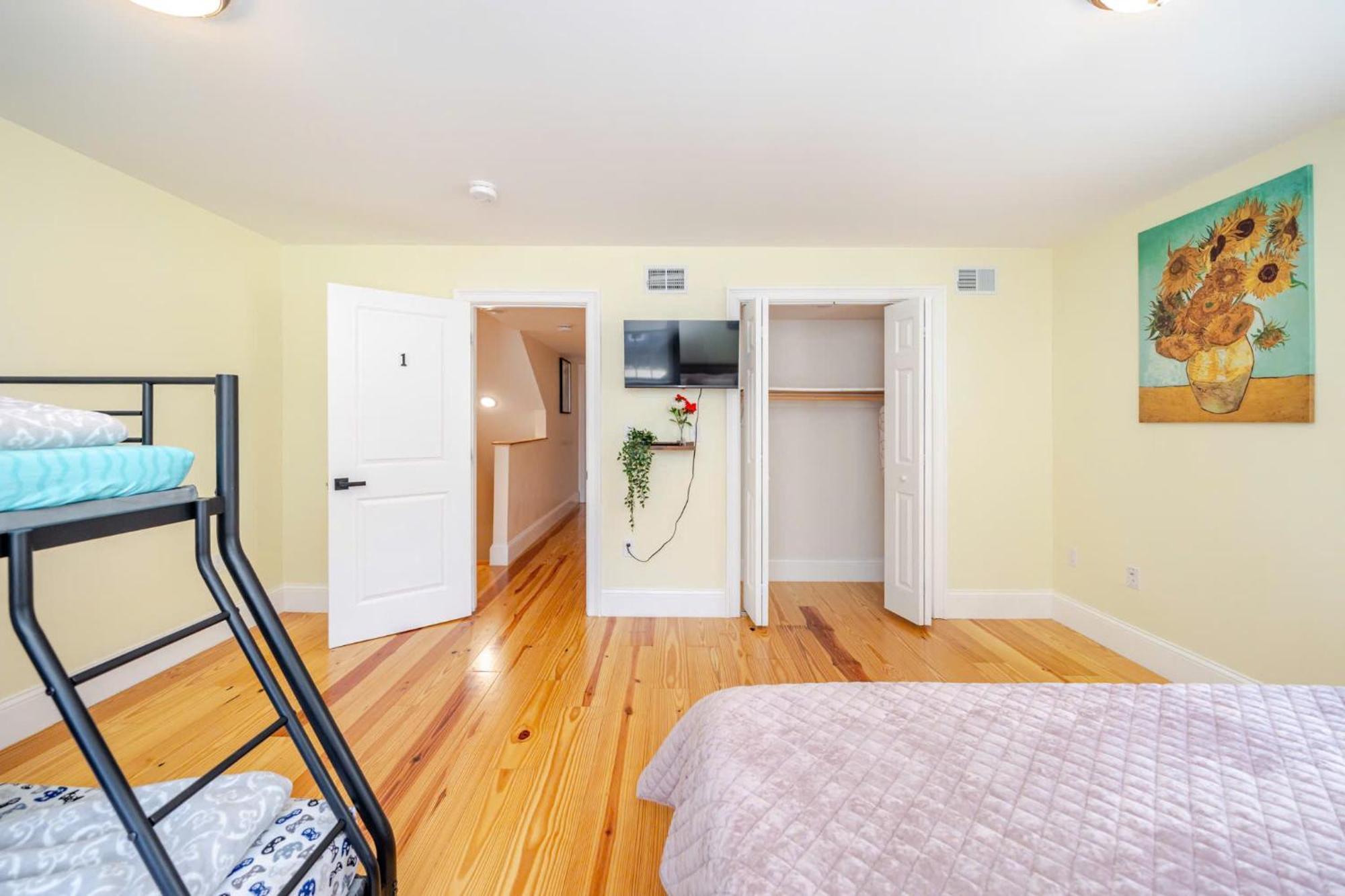 Апартаменты 37 - 3Br Quincy - Cozy Townhouse Near Blue Hills Экстерьер фото