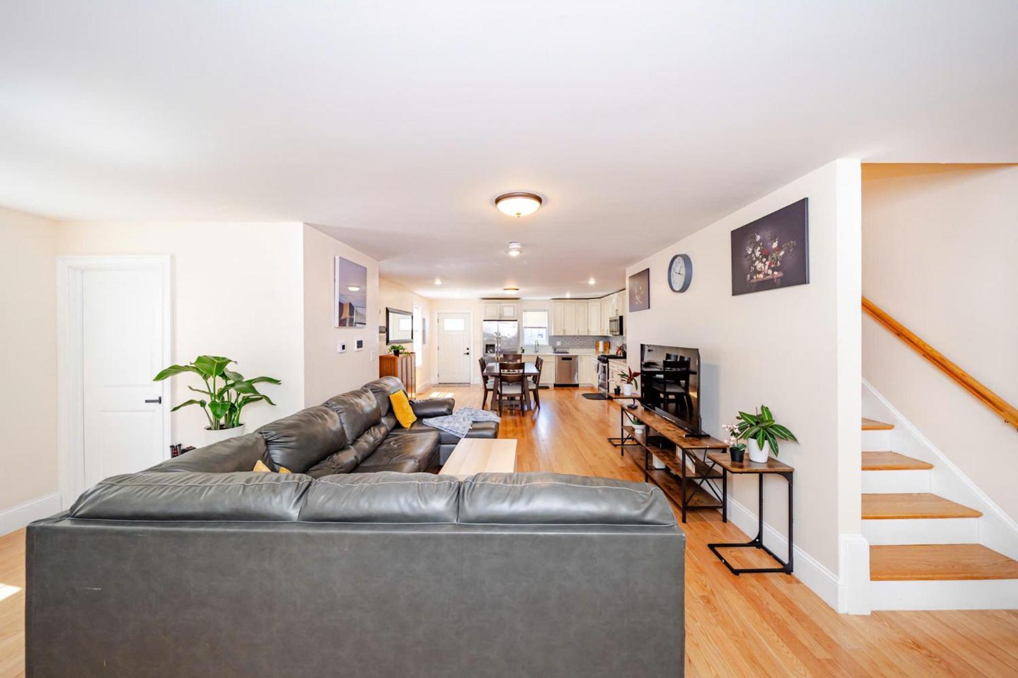 Апартаменты 37 - 3Br Quincy - Cozy Townhouse Near Blue Hills Экстерьер фото