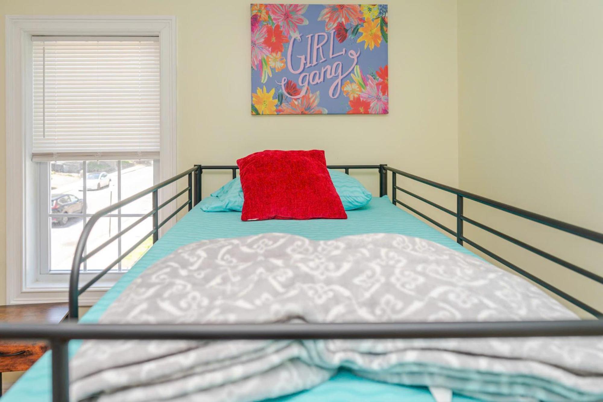 Апартаменты 37 - 3Br Quincy - Cozy Townhouse Near Blue Hills Экстерьер фото