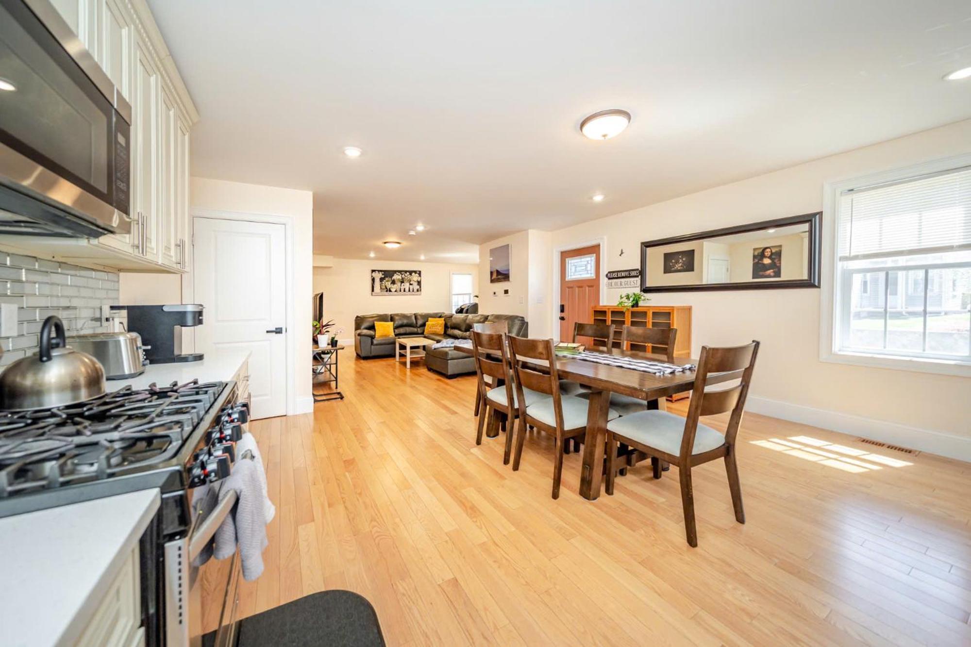 Апартаменты 37 - 3Br Quincy - Cozy Townhouse Near Blue Hills Экстерьер фото