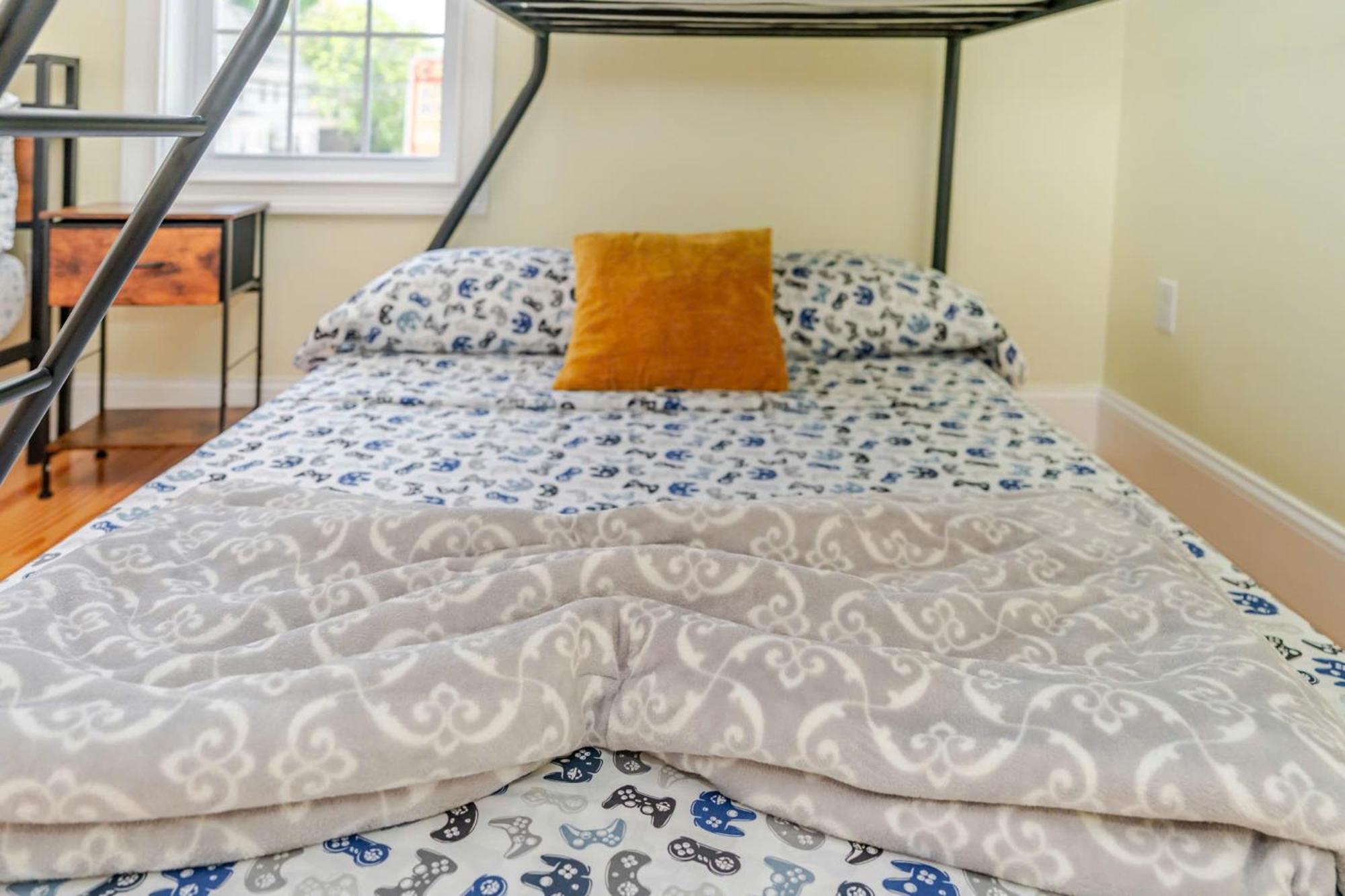 Апартаменты 37 - 3Br Quincy - Cozy Townhouse Near Blue Hills Экстерьер фото
