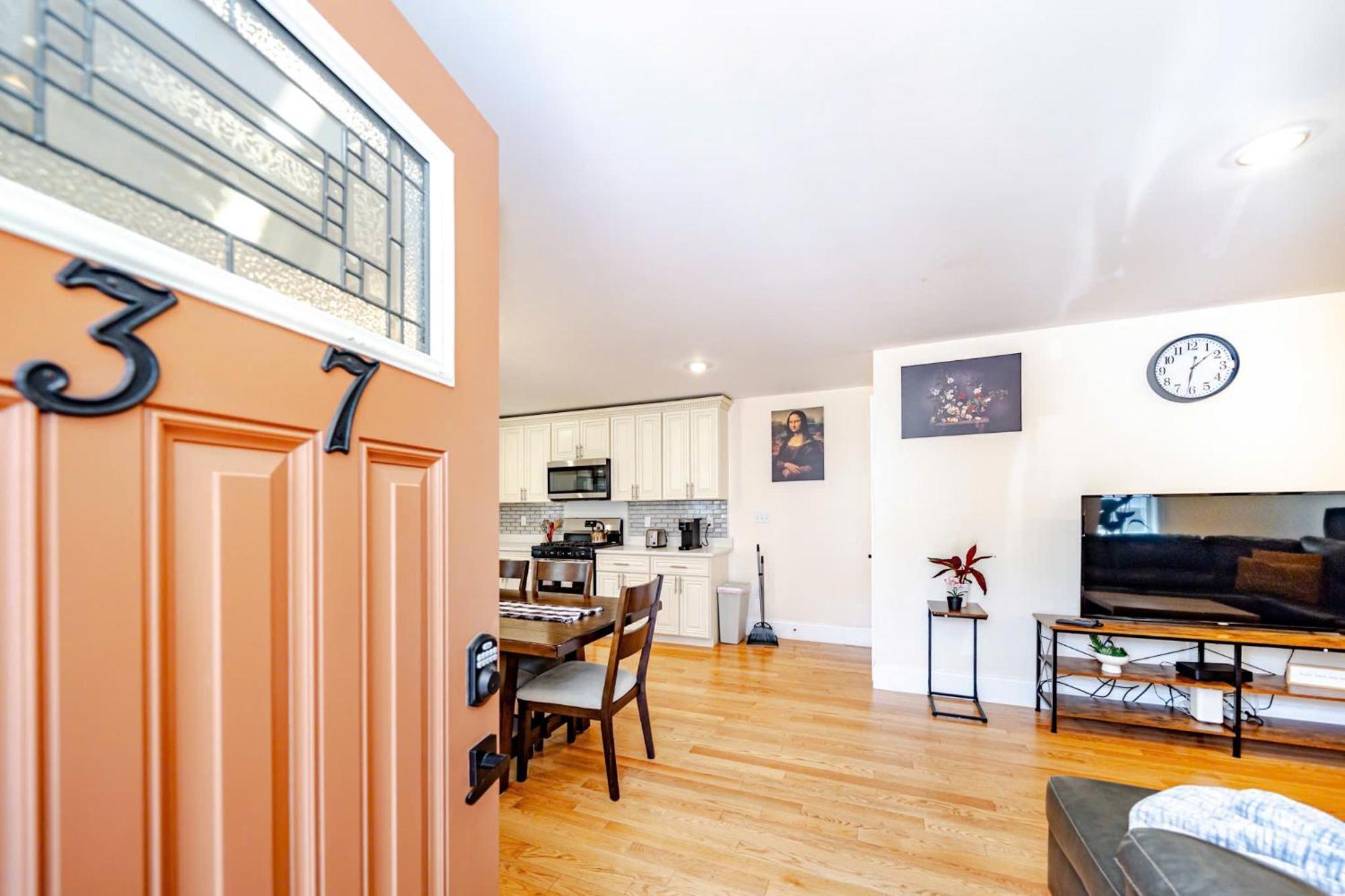 Апартаменты 37 - 3Br Quincy - Cozy Townhouse Near Blue Hills Экстерьер фото